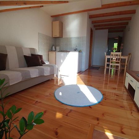 Adio Mare Apartment Pomena Exterior photo